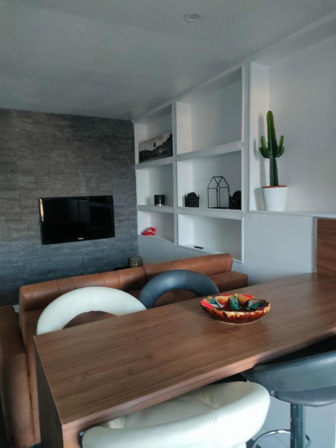 Apartament Le Petit Cocon - Parking Prive - Lyon Sud Vénissieux Zewnętrze zdjęcie