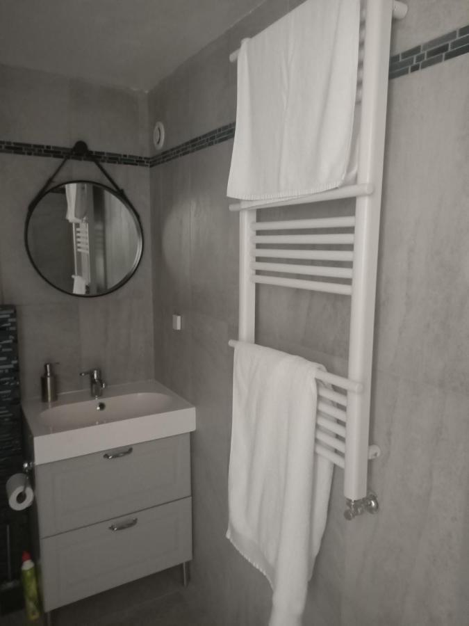 Apartament Le Petit Cocon - Parking Prive - Lyon Sud Vénissieux Zewnętrze zdjęcie